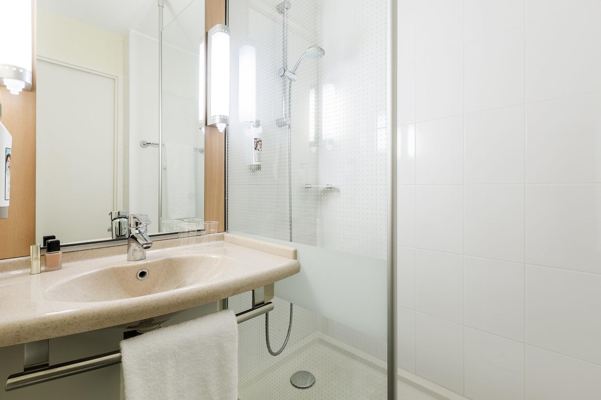 Hotel Ibis Rennes Cesson Esterno foto