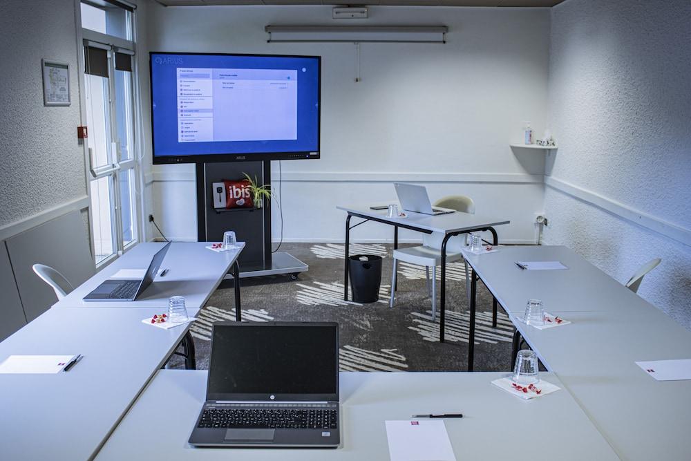 Hotel Ibis Rennes Cesson Esterno foto
