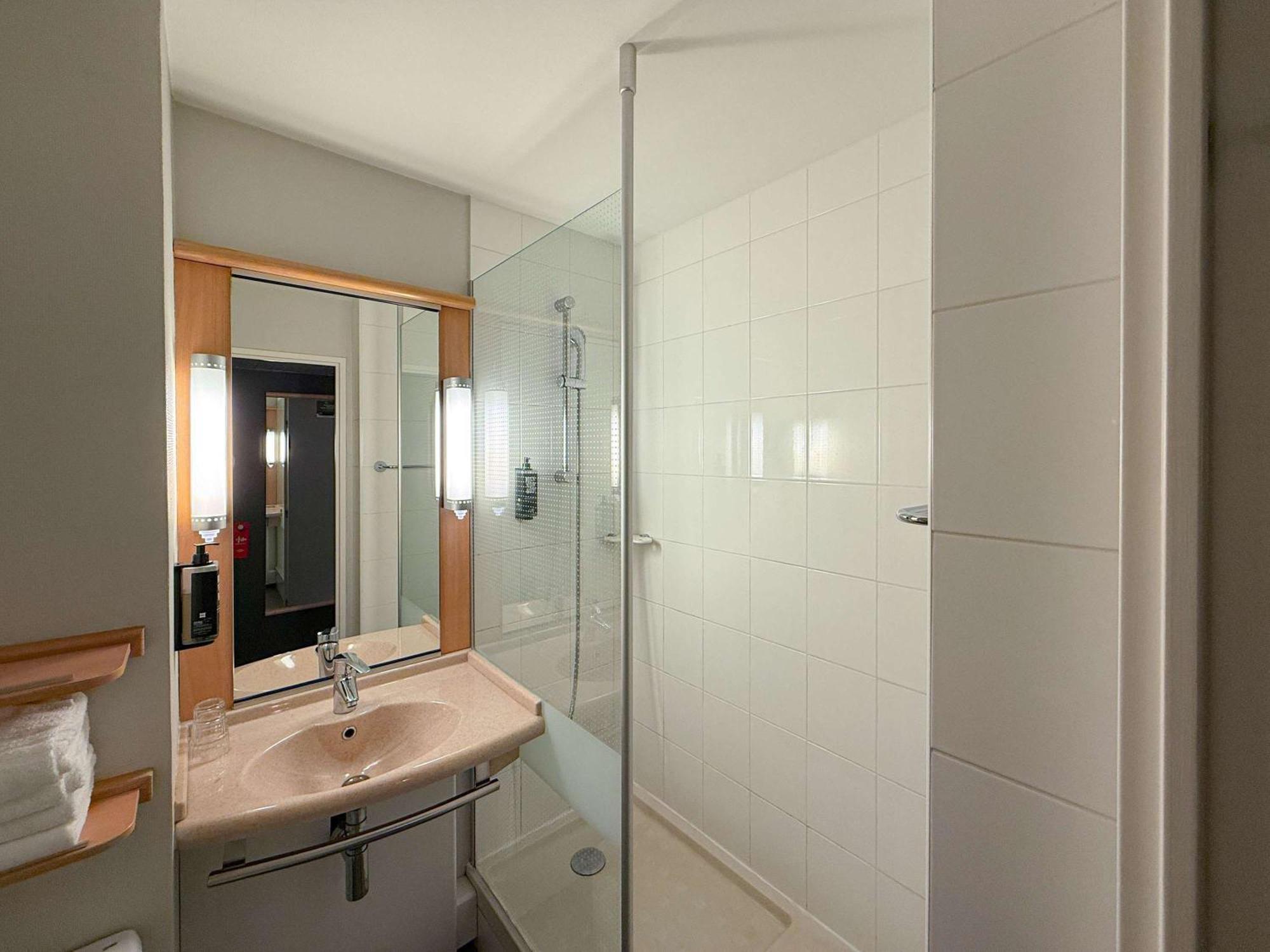 Hotel Ibis Rennes Cesson Esterno foto