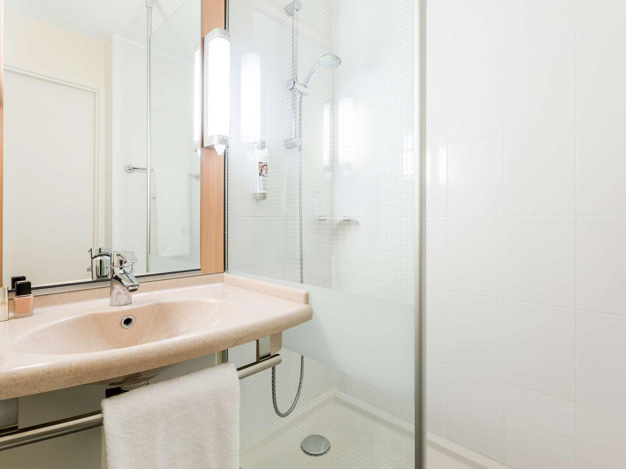Hotel Ibis Rennes Cesson Esterno foto